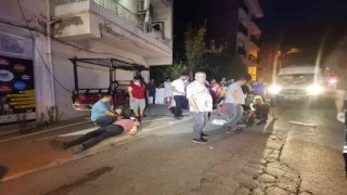 İzmirde ortalığı savaş alanına çeviren kaza: 12 yaralı