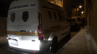 İzmirde sır cinayet: Bıçaklanmış halde ölü bulundu