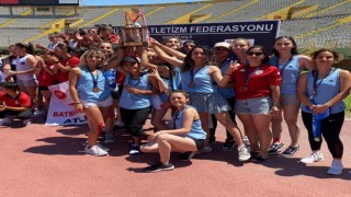 İzmit Belediyesporlu kadın atletler İzmirden 3 şampiyonlukla dönüyor