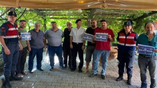 Jandarma ekipleri kahvehanedeki erkeklere eğitim verdi