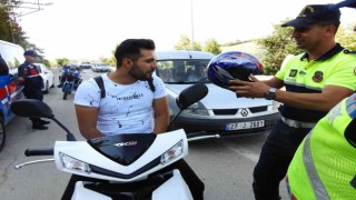 Jandarmadan ceza yerine kask hediyesi