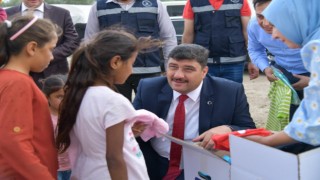 Kahramankazanda 700 çocuğa bayramlık hediye edildi