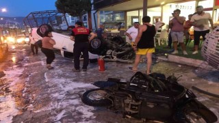 Kamyonet ve motosiklete çarpıp, işyerine girdi