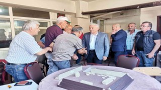 Karşılarında gördükleri eski başbakandan, itfaiye aracı ve doğalgaz istediler