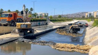 Karşıyakadaki derelerden 5 bin 500 ton yabancı madde ve dip çamuru çıkarıldı