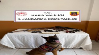 Karsta jandarmadan ruhsatsız silah operasyonu