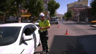 Karsta trafik uygulamaları sürüyor