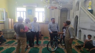 Kaymakam Yurdagülden Kuran-ı Kerim öğrenen öğrencilere bisiklet hediyesi