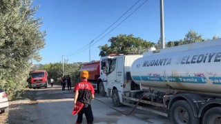 Kaynak makinesinden sıçrayan kıvılcım çiftliği küle çevirdi, o anlar dronla havadan görüntülendi