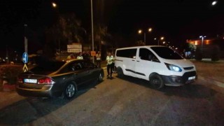 Kaza yapan ehliyetsiz sürücü aracı bırakıp kayıplara karıştı: 1 yaralı