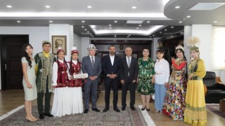 Kazakistan, Kırgızistan ve Özbekistan sanat toplulukları Başkan Şerifoğulları ile bir araya geldi