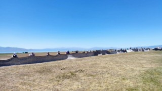 Kırgızistanda 130 metre uzunluğunda keçe halı yapıldı