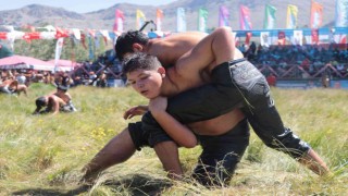 Kırkpınarın rövanşı Gökbel Yağlı Güreşleri başladı