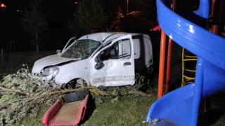 Kocaelide araç çocuk parkına uçtu: 1 ölü, 1 yaralı