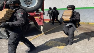 Kolombiyadan Los Angelesa götürülmek üzere yüklenen 1,6 tondan fazla kokain, Mexico Cityde yakalandı