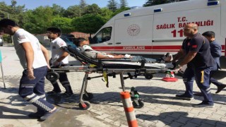 Konyada motosikletten savrulan 2 kardeş yaralandı