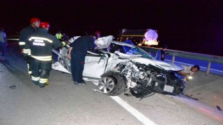 Konyada otomobil kamyona çarptı: 4 yaralı