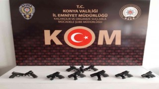 Konyada silah kaçakçıları polisten kurtulamadı