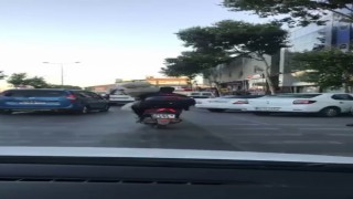 Küçükçekmecede kendisinden büyük yük taşıyan motosikletli kamerada