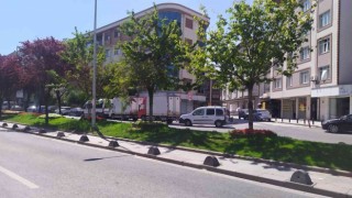Küçükçekmecede yolun karşısına geçmeye çalışan kadına araç çarptı