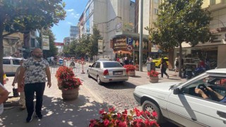 Kurban Bayramı öncesi şehrin simgesi Milli Kuvvetler Caddesinde yoğunluk.