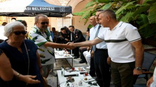 Kuşadasında İlçe Protokolü Vatandaşlarla Bayramlaştı