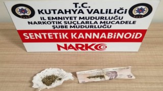 Kütahyada bekçiler bir kişinin üzerinde uyuşturucu ele geçirdi