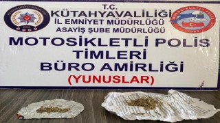 Kütahyada iki kişinin üzerinde uyuşturucu bulundu