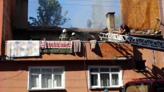 Kütahyadaki çatı yangını korkuttu