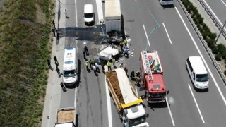 Kuzey Marmara Otoyolundaki feci kazada kamyon ikiye bölündü: 1 ölü