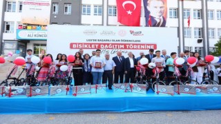 LGS Türkiye birincisine bisiklet ve bilgisayar hediyesi
