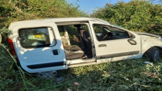 Manisada kontrolden çıkan kamyonet şarampole düştü: 5 yaralı