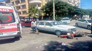 Manisada otomobil motosikletle çarpıştı: 3 yaralı