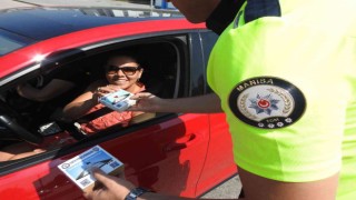 Manisada sürücülere Mesir lokumlu trafik denetimi