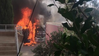 Mardin Galericiler Sitesinde tır alevlere teslim oldu: 2 yaralı