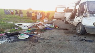 Mardinde tarım işçilerini taşıyan araç kaza yaptı: 2 ölü, 17 yaralı