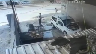 Mardinde zincirleme kazada yoldan geçen kadın saniyelerle kurtuldu