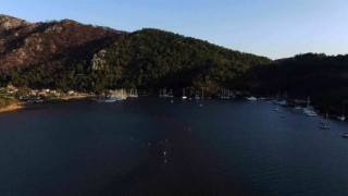 Marmarisin dünyaca ünlü plajı Kızkumu ziyaretçi akınına uğruyor