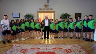 Masa Tenisi sporcularından Başkan Gürüne ziyaret
