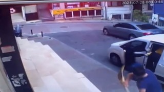 Mecidiyeköyde akıl almaz anlar: Süpürgeyle hırsızları kovalayıp kaçırdı