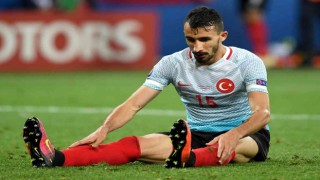 Mehmet Topal futbola rekorlarla veda etti