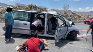 Meksikada 2 araç kafa kafaya çarpıştı: 5 ölü, 11 yaralı