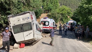Mersinde işçi servisi kaza yaptı: 17 yaralı