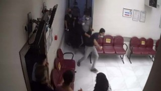 Mersinde tedaviyi beğenmeyen hastanın ağabeyi diş hekimini darp etti