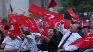 Mersinliler, 15 Temmuzun yıl dönümünde meydanlara akın etti