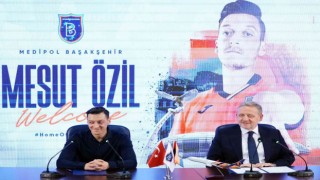 Mesut Özil, Başakşehire resmi imzayı attı