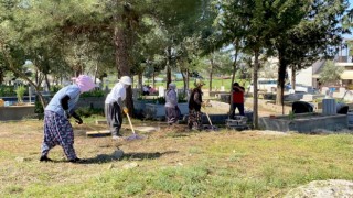Mezarlıklarda bayram temizliği