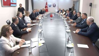 Milli Eğitim Bakanı Özer, KKTCli mevkidaşı Çavuşoğlu ile bir araya geldi