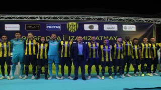 MKE Ankaragücü kadrosuna kattığı 14 isme imza töreni düzenledi