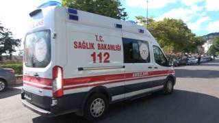 Motosiklet otomobille çarpıştı: 1 yaralı